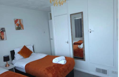 Large House, Home for Contractors- Park Free - Foto 37