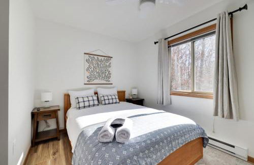 Serene Escape at Big Bass Lake & Pool Access - Foto 31