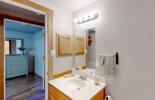 Walk to Medina River Cowboy Cottage with BBQ Pit - Foto 14