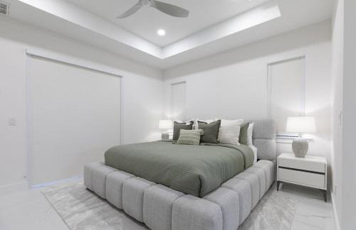KING BED - FREE Pool Heat - 85 in TV - 4BR Villa - Foto 38