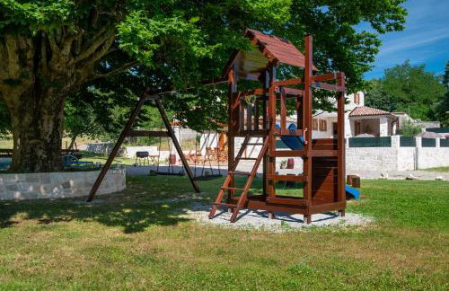 Stone house with pool and yard - Villa Histra - Foto 21