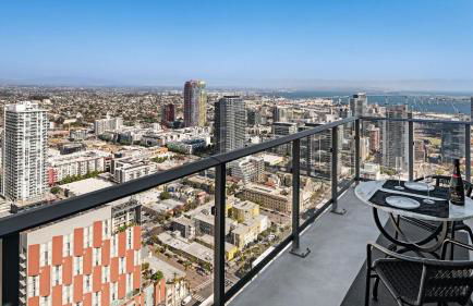 Entire Floor 2BDR w Luxury Amenities Balcony SkyLux Penthouse by AvantStay - Foto 4