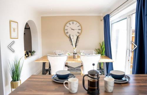 Flamingo Short Lets 4 Bed 4 Bath House Neath Hill - Foto 4