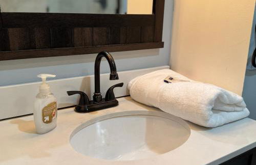 Luxury 5BR Estate: Media Room & Golf | Sleeps 14 - Foto 18