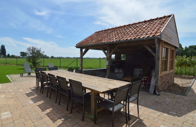 Wonderful Country House With Huge Garden - Photo 26