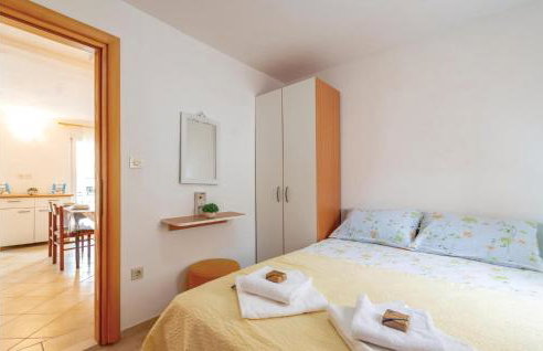 2 Bedroom Lovely Apartment In Osobljava - Foto 13