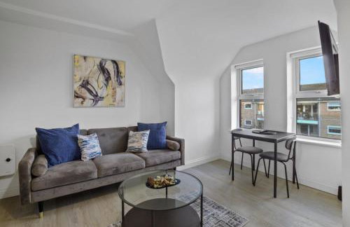 Modern Apartment I Self Check-in I Wi-Fi I Free Private Parking I Sleeps 3 - Foto 8