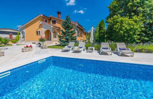 Villa Ritoša, a beautiful pool villa surrounded by greenery - Photo 28