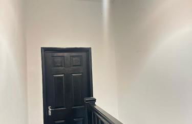 Spacious 3-Bedroom House with Fast Wi-Fi & Free Parking - Foto 5