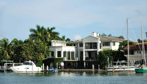 Visiting celebrity houses