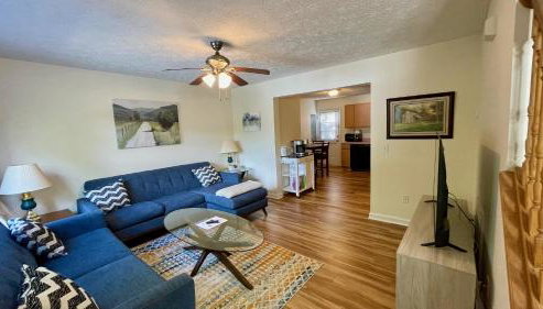 The Blue Door at Sylva Home Base Apartments - Foto 3