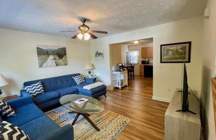 The Blue Door at Sylva Home Base Apartments - Foto 1