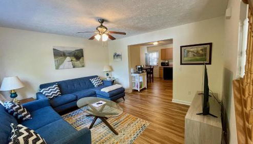 The Blue Door at Sylva Home Base Apartments - Foto 1