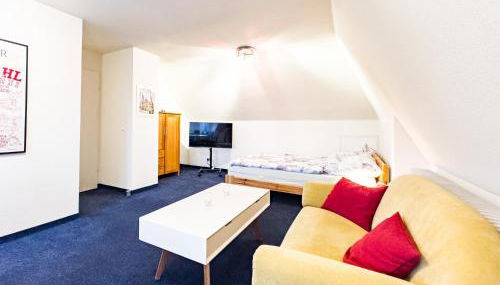 TraveNah - Ruhige 3-Zimmer-DG-Ferienwohnung im Grünen mit eigenem Eingang und Fahrradgarage - Foto 4