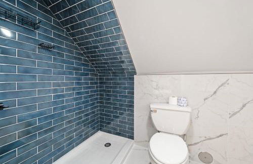 Spacious Luxe Stay Sleeps 16 20 Min to NYC - Foto 54