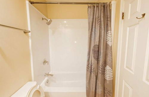 Soulard 2BR Balcony Free Parking Walk to Dining - Foto 20