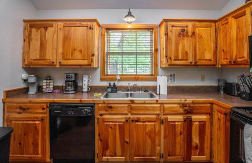 Riverfront Little Red Cabin, Hot Tub, World-class Trout Fishing, Views & Boat Access - Photo 21