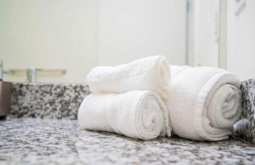 Relaxing 2BD - Central Downtown - Gym, Pool, Parking - Foto 46