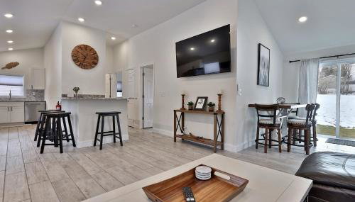Rutland's Hidden Gem: 2 Br/1ba Renovated Home Close To Everything 2 Bedroom Home - Foto 2