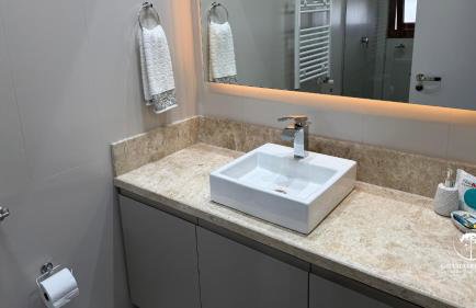 Luxuoso apartamento de 3 suítes frente rua torta - Foto 26