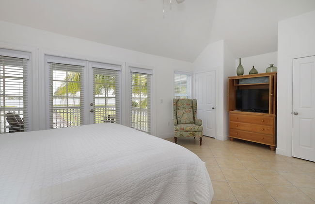 Waterfront Luxury Villa With Sunset Views And Boat Slip 3 Bedroom Townhouse by RedAwning - Photo 3