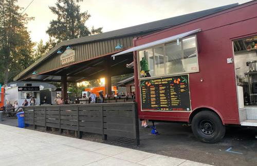 West Linn Relaxing Entire Home WiFi TV Yard BBQ Eateries - Foto 8