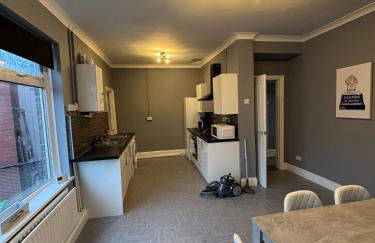 Affordable Luxury 2 Stunning apartment Sunderland close to City centre hospital Crown Works Studio and Nissan - Foto 12