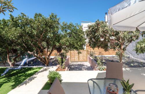 Casa EleMar Villa with Private Yard - Photo 8