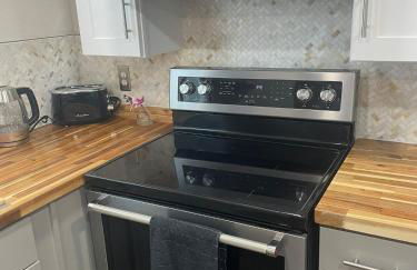 Shares Courtyard Luxury Apt - NEW! - Foto 23