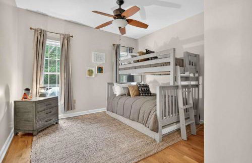 Screened Porch w Swing, Fire Pit, Grill & Deck - Photo 22