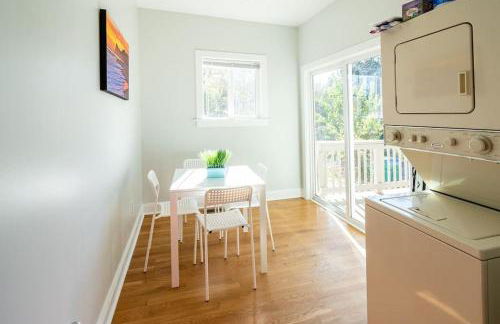 Globetrotters Suite in Historic Richmond with Patio - Foto 12