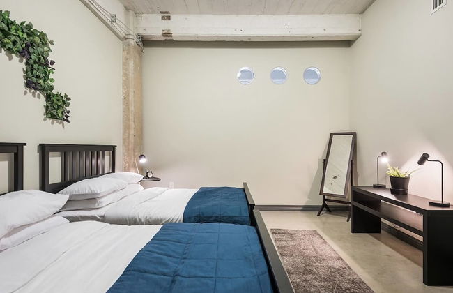 Downtown Dallas Gorgeous 3 BD, Pool & Gym - Photo 2