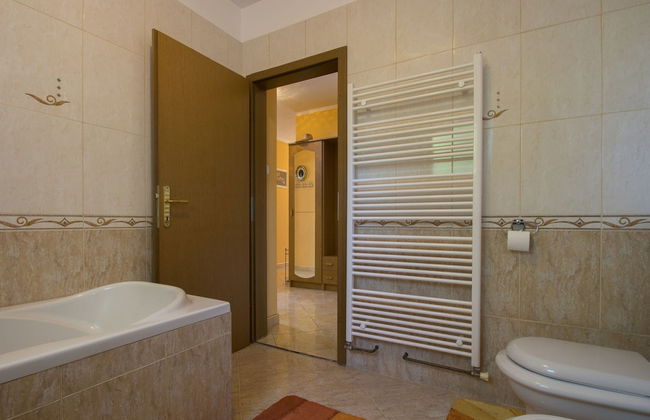 Adorable Holiday Home With Private Pool & Terrace With Barbecue - Foto 12