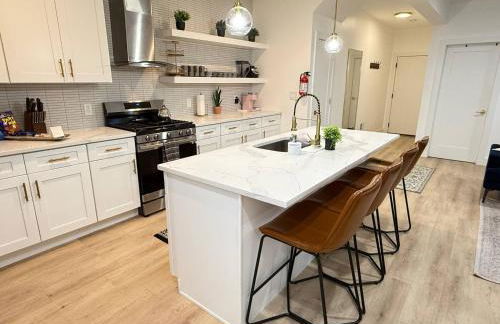 Modern 3BR Home | Chic & Cozy | 30 Min NYC Access - Foto 38