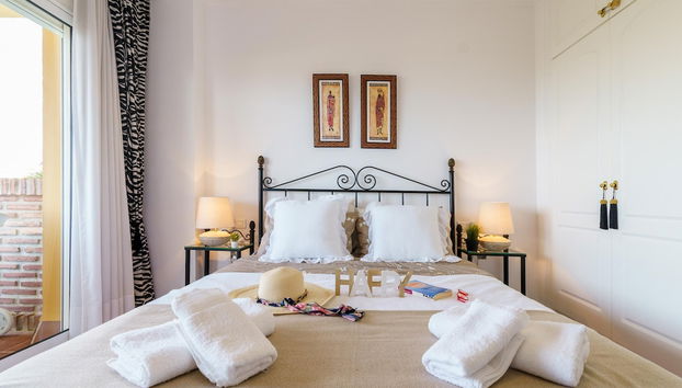 View of the sun apartment with pool - Happy Rentals - Foto 3, Habitación