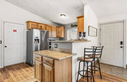 Pet Friendly 2 King Beds AF Academy Sleeps 12 - Foto 10