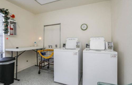 Walk to Zilker Patio w a View Elevated Balcony - Photo 32