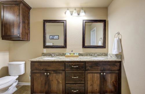 5BD - Backyard - Pool Access - 5 Mins to Texas A&M - Foto 19