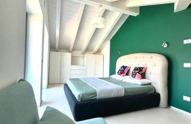 Top floor design apt, 3bd, 2bt! - Photo 23