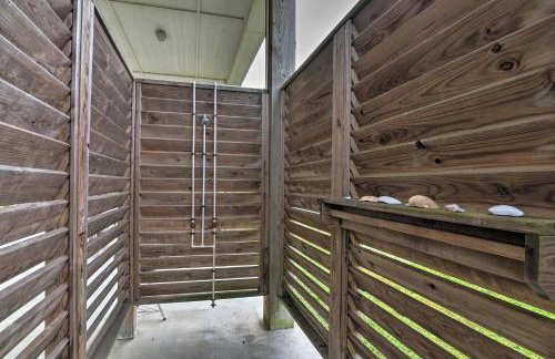 Ocean View and Grill Crystal Beach Bungalow! - Foto 33