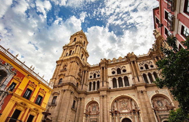 Skysea Malaga Centro frente al Rio - Photo 48