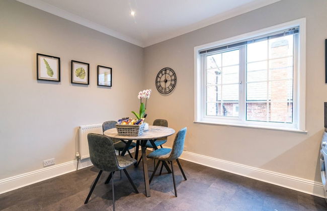 Modern Living 2 Bedroom Apartment South Wilmslow - Photo 18