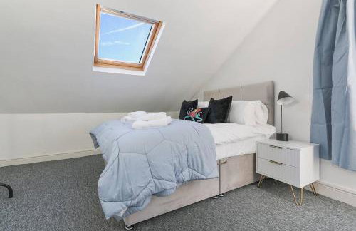 Prime Location Stylish 4-Bed House near Trent Br - Foto 6