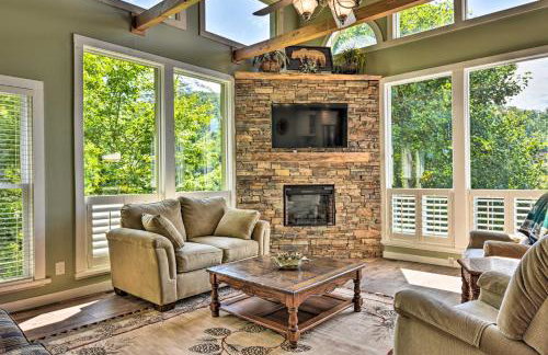 Renovated Home w/ Private Dock on Watauga Lake - Photo 1