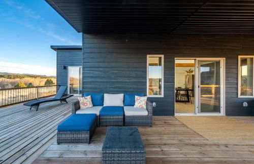 Brycegate Retreat. Stunning Views. Modern Comforts. - Photo 40