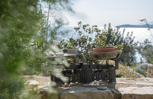 Paralio Astros Beachfront Suites - Photo 49