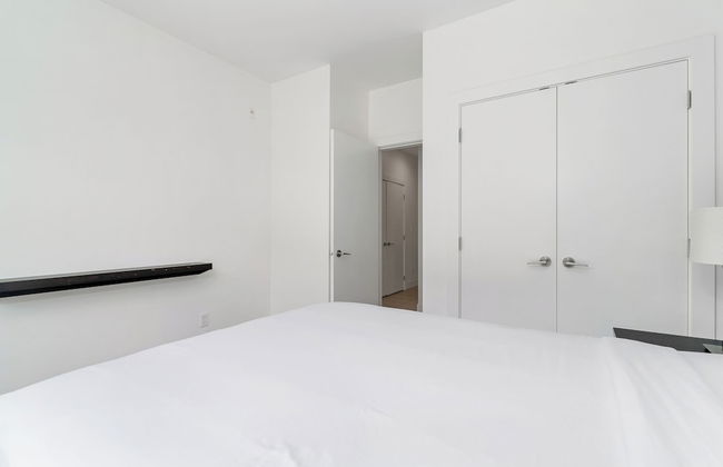 Chic Haven Stylish 3 Bedroom - Photo 9