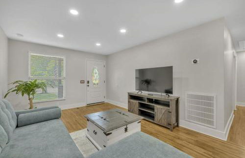 Single Story Pet Friendly Home, with Fenced Yard, Fire Pit, 5min to Downtown!! - Foto 5