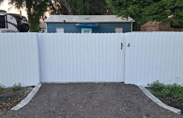 Country Blue Getaway by the Ranch Fields - Foto 17