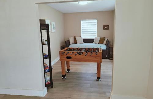 Spacious Upadated 2 King Beds Pets Welcome With Large Private and Fenced Yard Minutes to Beaches - Foto 28